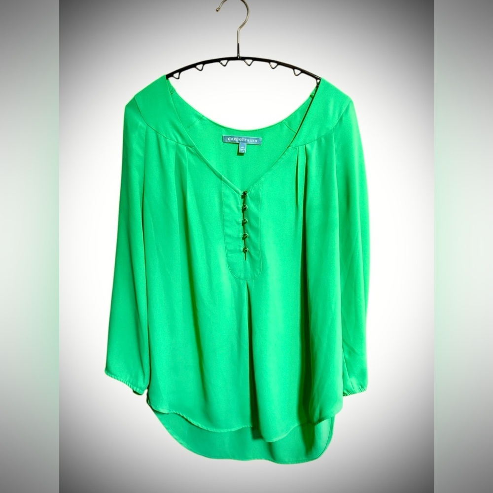 NWOT Daniel Rainn Vibrant Emerald Blouse - Picture 2 of 5